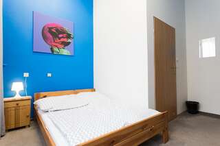 Хостелы Moon Hostel Варшава Двухместный номер с 1 кроватью и собственной ванной комнатой-1