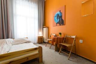 Хостелы Moon Hostel Варшава Двухместный номер с 1 кроватью и общей ванной комнатой-4